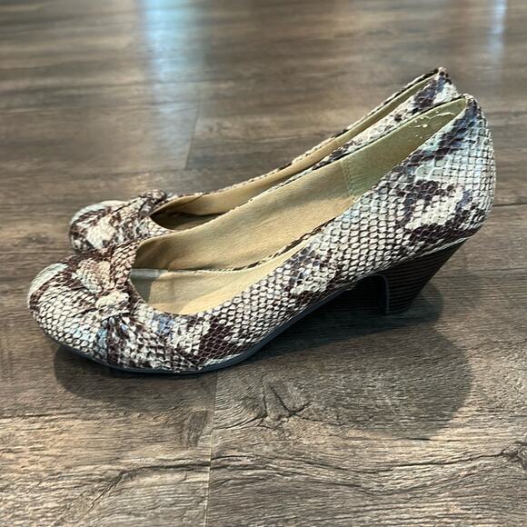 CL by Laundry Shoes - CL by Laundry 11 Faux Snakeskin‎ Stacked Heel Pumps